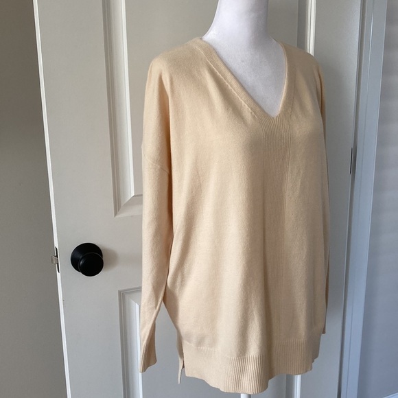 Pink Lily medium sweater v-neck - Picture 6 of 12